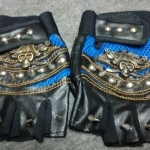 Pair of spiked half gloves